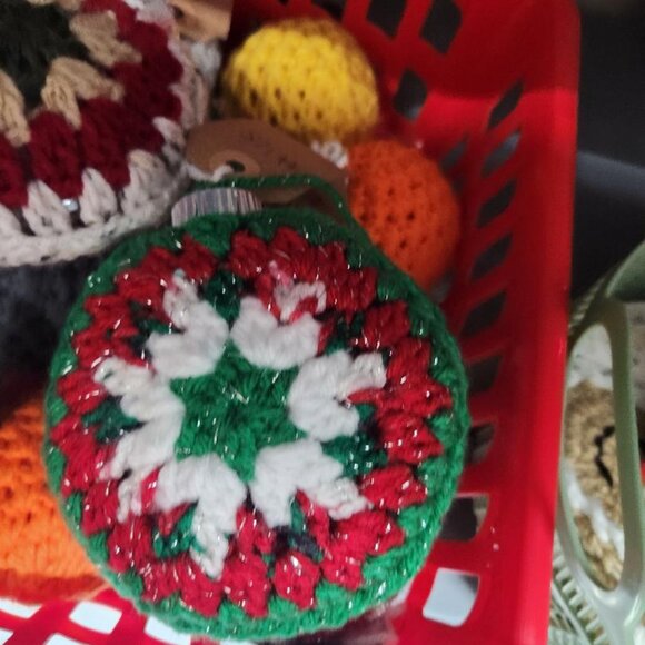 Hand Corcheted Christams Balls - Picture 1 of 2